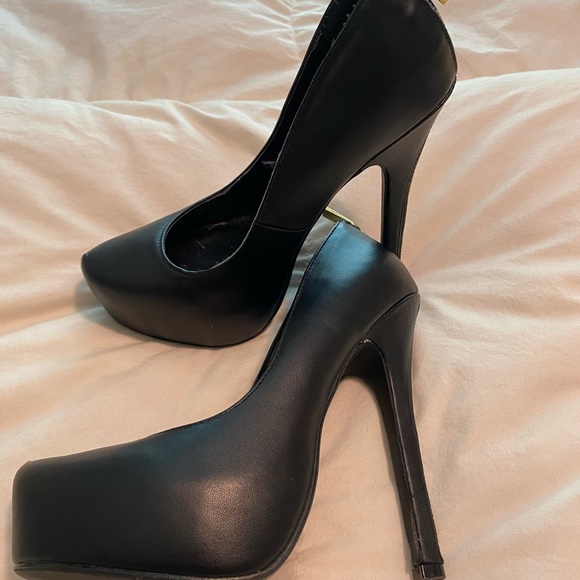 BLACK PUMPS - Picture 2 of 5